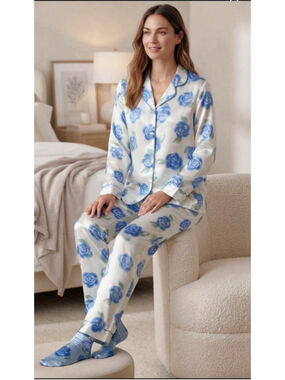 Vintage Croft & Barrow Intimates Blue Rose Satin Pajama Set. M